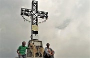 67 Alla croce di vetta del Monte Alben (2020 m)